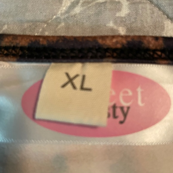 Custom made Beautiful 2 piece outfit. - Picture 4 of 7